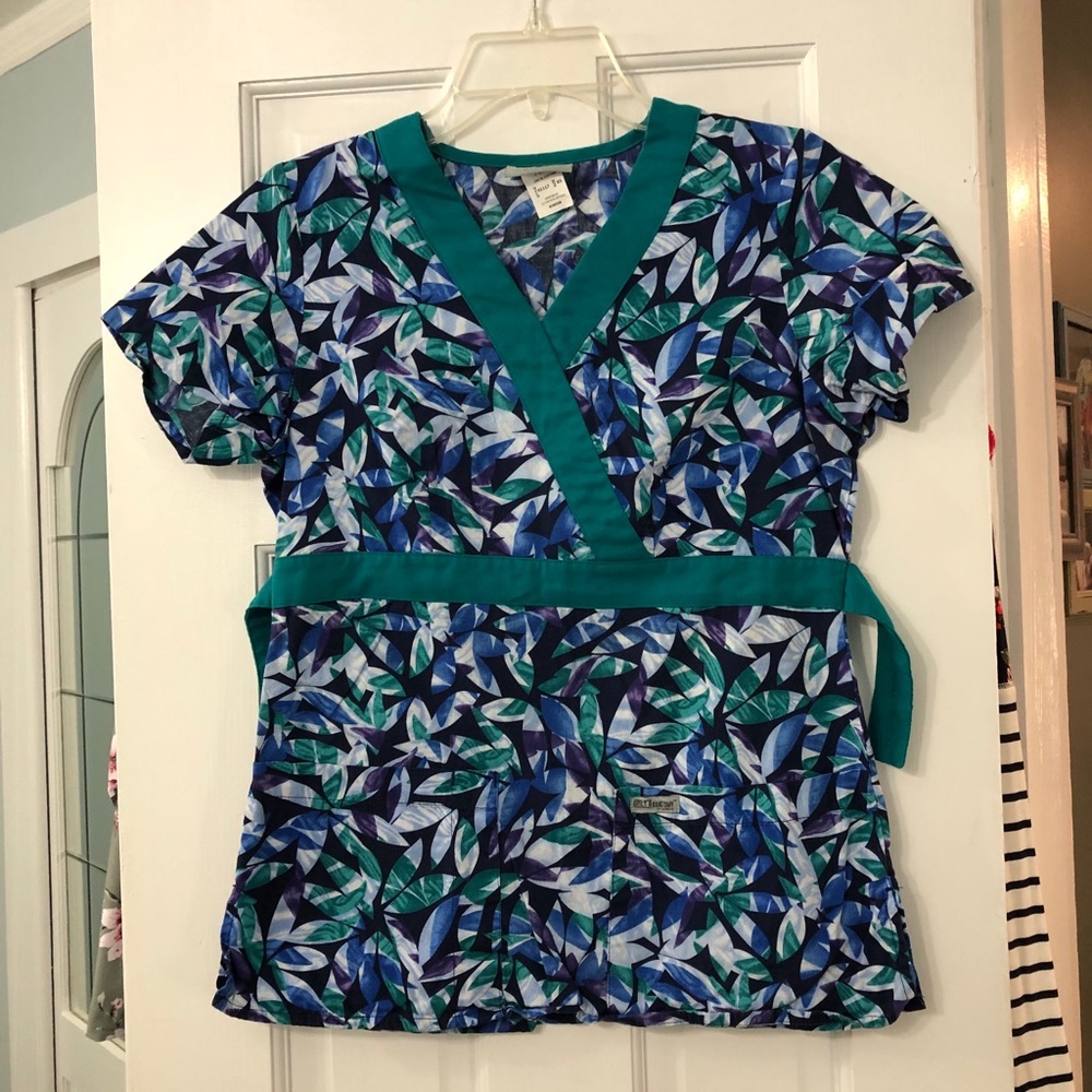 Greys anatomy printed scrub top